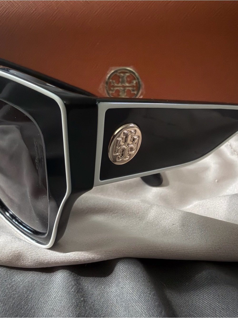 Tory Burch Black Cat-Eye Sunglasses with Gold Logo Detail new with case! - Picture 8 of 10